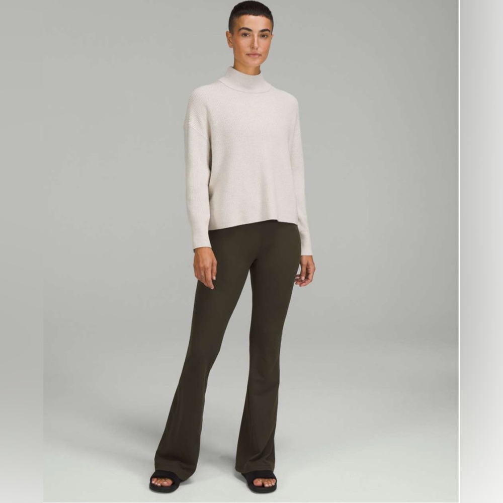 Lululemon Wool-Blend Ribbed Turtleneck Sweater
Heathered Natural Ivory SZ. 8 EUC